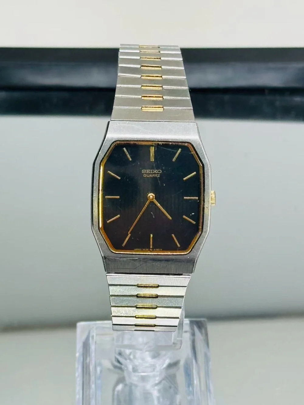 Vintage Seiko Quartz Two Tone Black Dial Men’s Watch 27mm Japan New Battery Runs